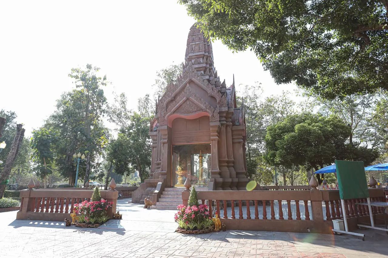 ภาพกำแพงเพชร: ตัวเมืองกำแพงเพชร พิพิธภัณฑ์ นครชุม ไตรตรึงษ์ ตลาด อาหาร