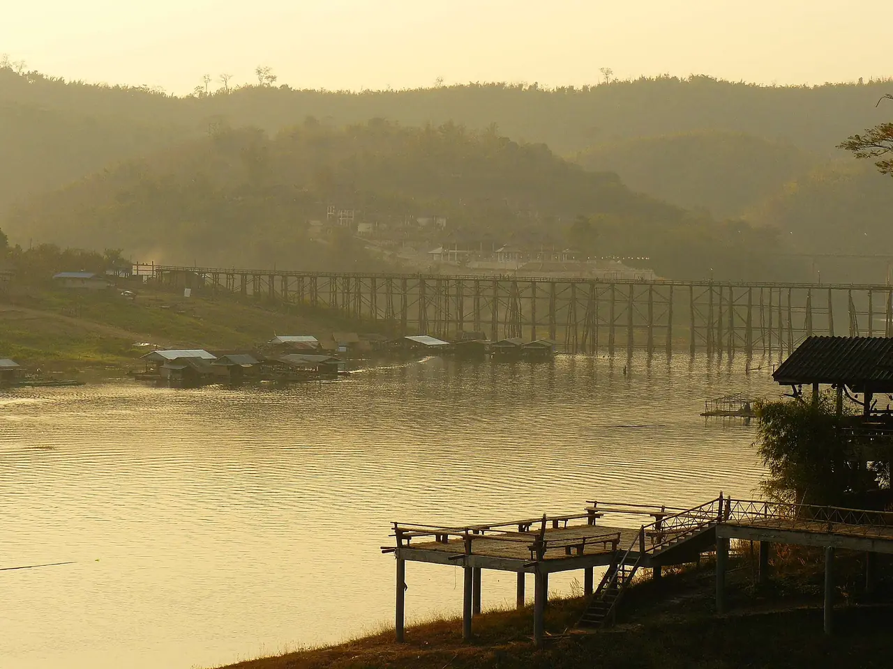 ภาพกาญจนบุรี: สังขละบุรี สะพานมอญ วัดวังก์วิเวการาม เจดีย์สามองค์ ไปยังไง