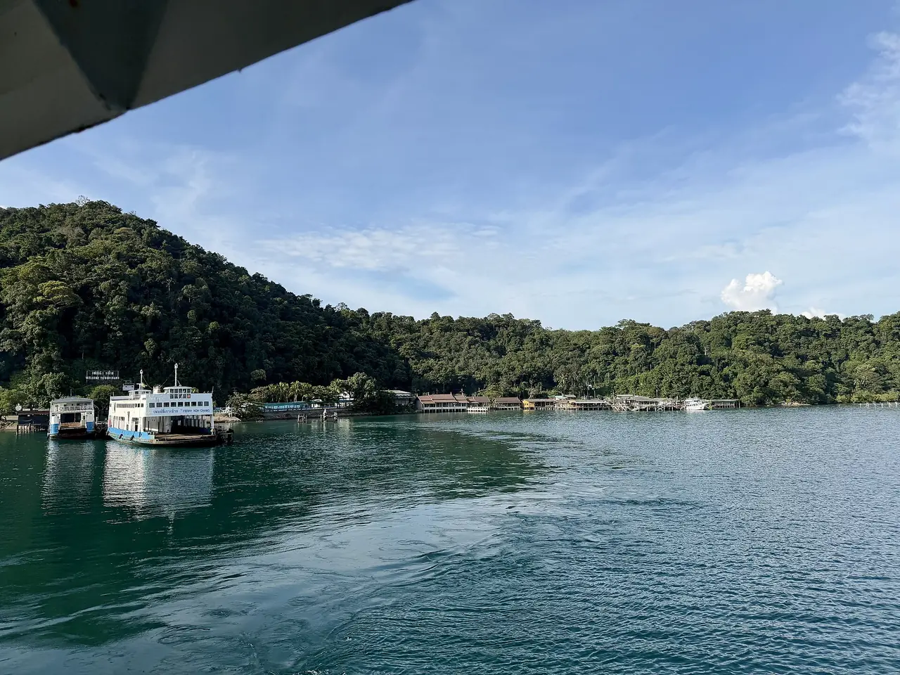 ภาพเกาะช้าง: เรือเฟอร์รี่เกาะช้าง ค่าเรือ ตารางเรือ กรุงเทพ-ตราด 2569
