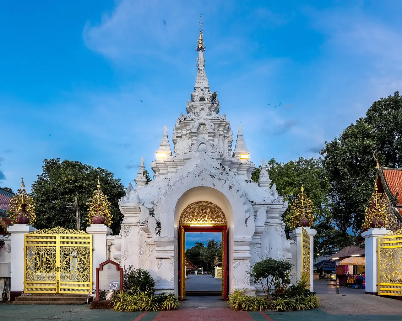 ภาพลำพูน: วัดพระธาตุหริภุญชัย ลำพูน เวลา ค่าเข้า พิพิธภัณฑ์หริภุญไชย