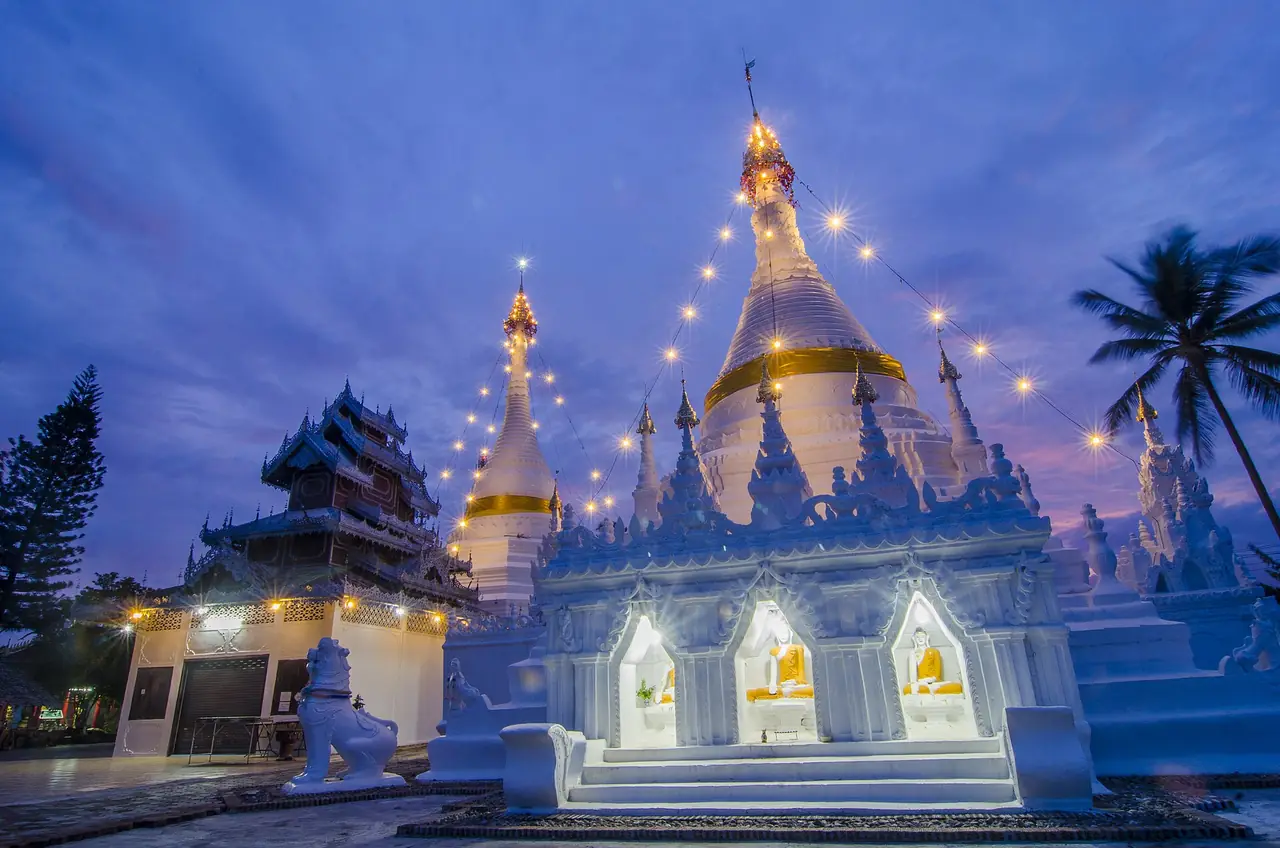 ภาพแม่ฮ่องสอน: ดอยกองมู วัดจองคำ เมืองแม่ฮ่องสอน เที่ยวบิน ถนน 1095