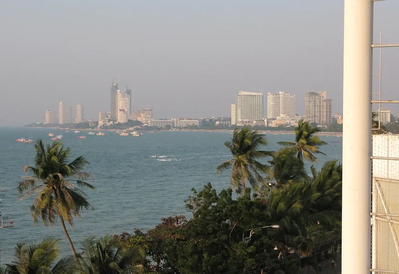 ภาพพัทยา: ที่พักพัทยาติดทะเล เลือกหาดและโรงแรมริมหาด 2026