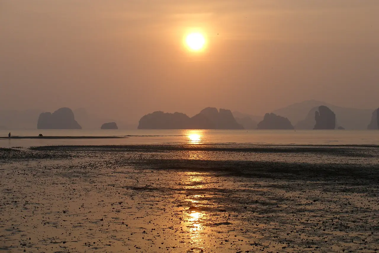 ภาพประกอบ เกาะยาวน้อย: เที่ยวเกาะยาวน้อย 1-2 วัน แผน ปั่นจักรยาน ชมวิว ทะเลแหวก