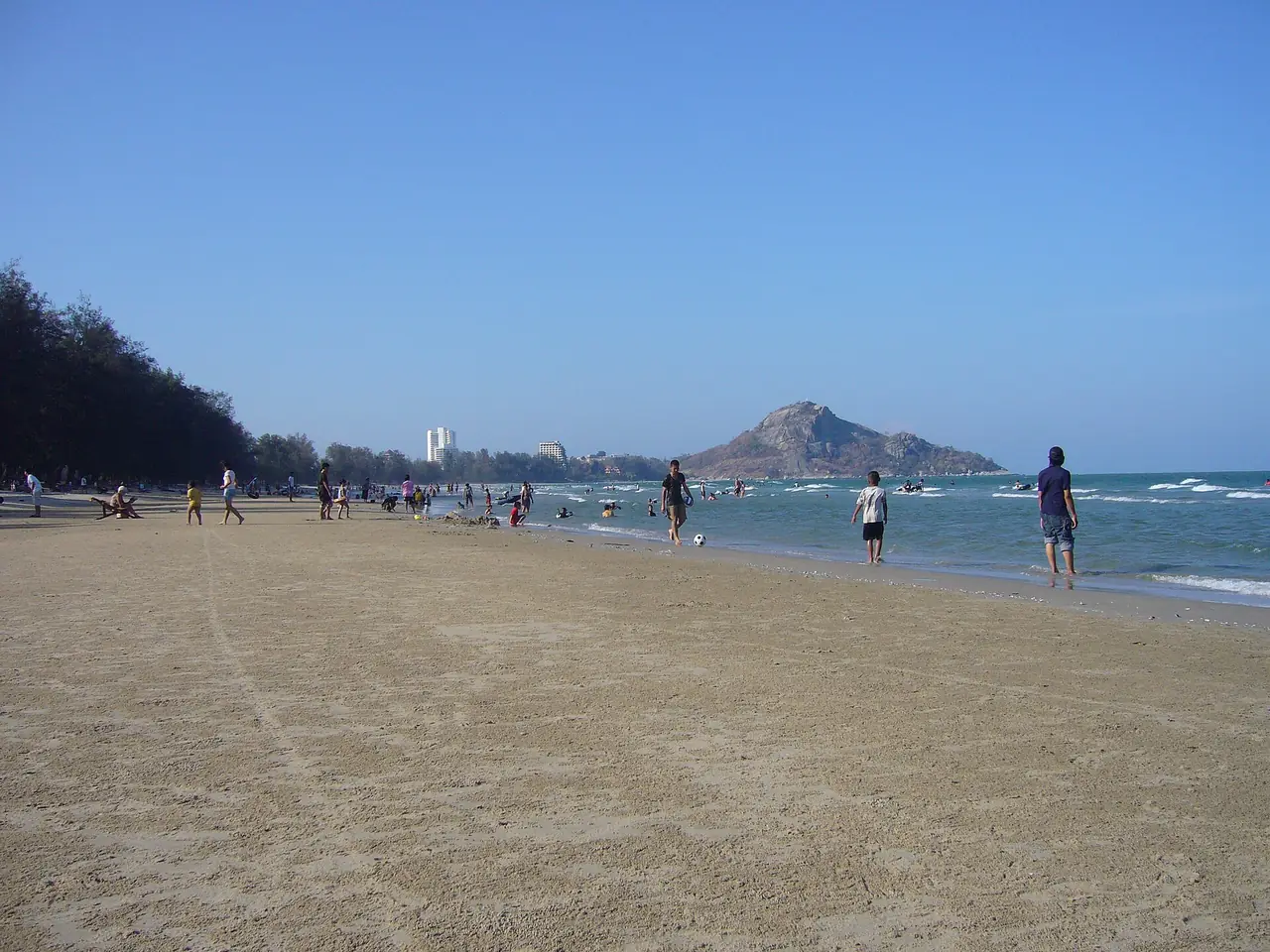 ภาพหัวหิน: ที่พักหัวหิน พักโซนไหนดี ตัวเมือง เขาตะเกียบ ชะอำ