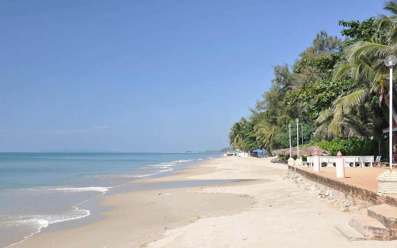 ภาพระยอง: ที่พักระยอง: บ้านเพ ชายหาดแกลง และตัวเมือง