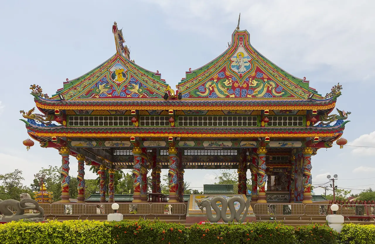 ภาพอุดรธานี: ที่พักอุดรธานี: ในเมือง ยูดีทาวน์ และทะเลบัวแดง