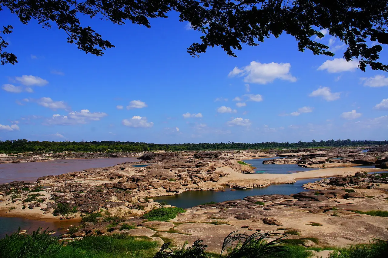 ภาพอุบลราชธานี: โขงเจียม แม่น้ำสองสี แก่งตะนะ สามพันโบก ค่าเข้า ค่าเรือ